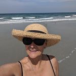Diana Eckert - @beachfrontdi - Instagram