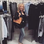 Diane Trone - @theblondehanger - Instagram