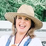 Dianna Glenn • Podcast host - @too2talkative - Instagram
