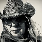 Dina Motsinger - @dinadenise16 - Instagram