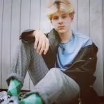 Dixie Cameron - @levs.bub - Instagram