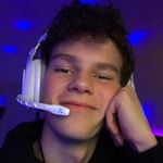 he’s brunette so i don’t know - @hesbrunettesoidontknow - Instagram