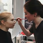 Dora Barnett - @visagistedor - Instagram