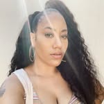 Sara Earle-Robinson - @radioqu33n - Instagram