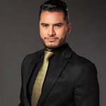 Efrain Gomez | Cejas | Pestañas | Maquillaje - @efragomezz - Instagram