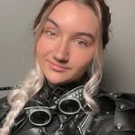 grace | bookish cosplay - @elaine.reads.books - Instagram