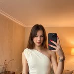@elizabetha_burdette - Instagram