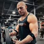 Eli Burgos - @regis_living - Instagram