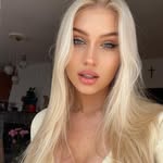 Eliana McEwan strips 🍑 - @elianamcewanstrips - Instagram