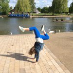 Elinor Travis - @travilingpresshandstands - Instagram