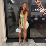 Elise Booth - @elisebooth98 - Instagram