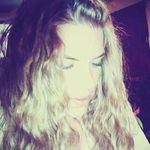 Elise Hebert - @vida_guitars - Instagram