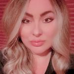 Elisa Holmes - @queenbee__e - Instagram