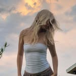 Elise Arnold - @lizgotnobiz - Instagram