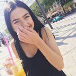 Elise Day - @elise_loves_pizzza - Instagram
