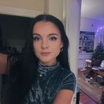 Elise Day - @eliseday - Instagram