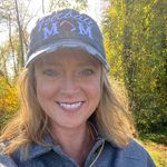 Elisha Phillips - @trophywinemom - Instagram