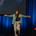 Elizabeth Bond - @lizziebondmusic - Instagram
