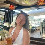 Elizabeth Bourne - @lizzie.bourne - Instagram