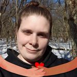Elizabeth Bruner - @butterflies_pink22 - Instagram