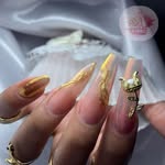 Elizabeth Bugarin - @bugarin.elizabeth - Instagram