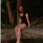 Elizabeth Correll - @clueless_premium - Instagram