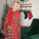 Elizabeth Devore - @liza.beths.closet - Instagram