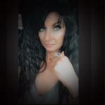 Elizabeth Forth - @winniethewitch8888 - Instagram