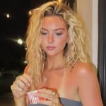 LIZZIE PLAKANS - @elizabethplakans - Instagram