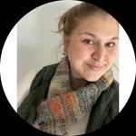 Lizzy - @elizabethisreading - Instagram