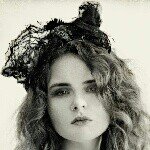 Elizabeth - @elizabethredmenace - Instagram