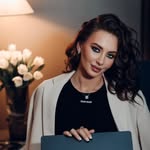 Elizabeth Chmyr - @elizabeth_rocknroll - Instagram