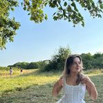 Elizabeth Úna Vanek - @elizabethvanek - Instagram