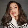 Elizabeth with books - @_lyuzz_ - TikTok