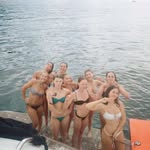 ella - @ellabuttonn - Instagram