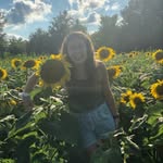 Ella Dotson - @ellae98 - Instagram