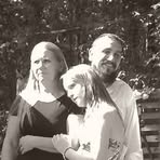 Ella Ellinger - Facebook