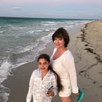 Ella Ettinger - Facebook