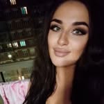 @ellaperina17 - Instagram