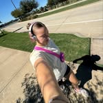 Ella Reeves - @dailydoseofellarose - Instagram