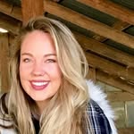 Ella Rios - @readingwithrios - Instagram