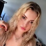 ella 🖤🦋🎶 (melanie stringer) - @badappleella - Instagram
