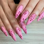 Elle Swales - Nail Artist - @elle_honey_studio - Instagram