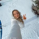 @elle.hullxndwr - Instagram