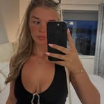 Elle Lewis - @lewiselle53 - Instagram