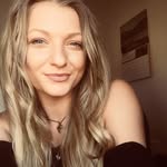 Ellie Logan - @ellelogan - Instagram