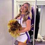 Elle Petersen - @dancingelle - Instagram