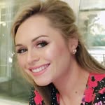Ellen Fox - @voyageandvault - Instagram
