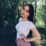Ellen Stanton - @saithvalentina - Instagram