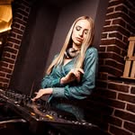 Elli Ray - @djelliray - Instagram